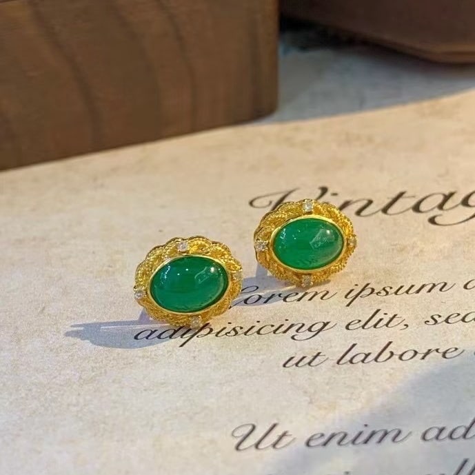 14k Gold 2.16 Ct Natural Emerald & Diamond Earrings: Ref:230982360 / / gold content:14k gold / / main gemstone:emerald / / shape:oval / / carat weight:2. 16ct / / color:green / / treatment:natural / / / / adjacent gemstone 2 : diamond / / number of ston