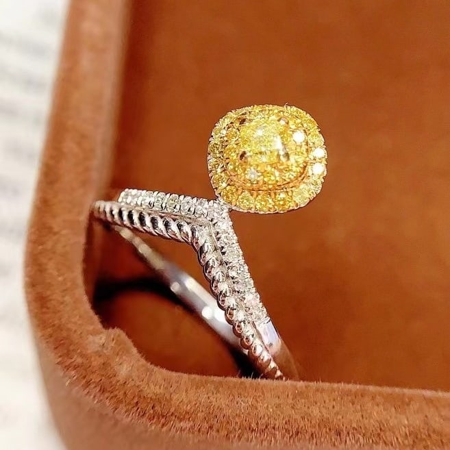 14k Gold 0.35 Ct Natural Yellow Diamond & Diamond Ring - 3