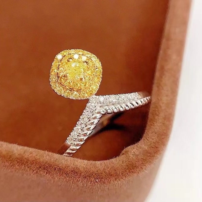 14k Gold 0.35 Ct Natural Yellow Diamond & Diamond Ring - 4
