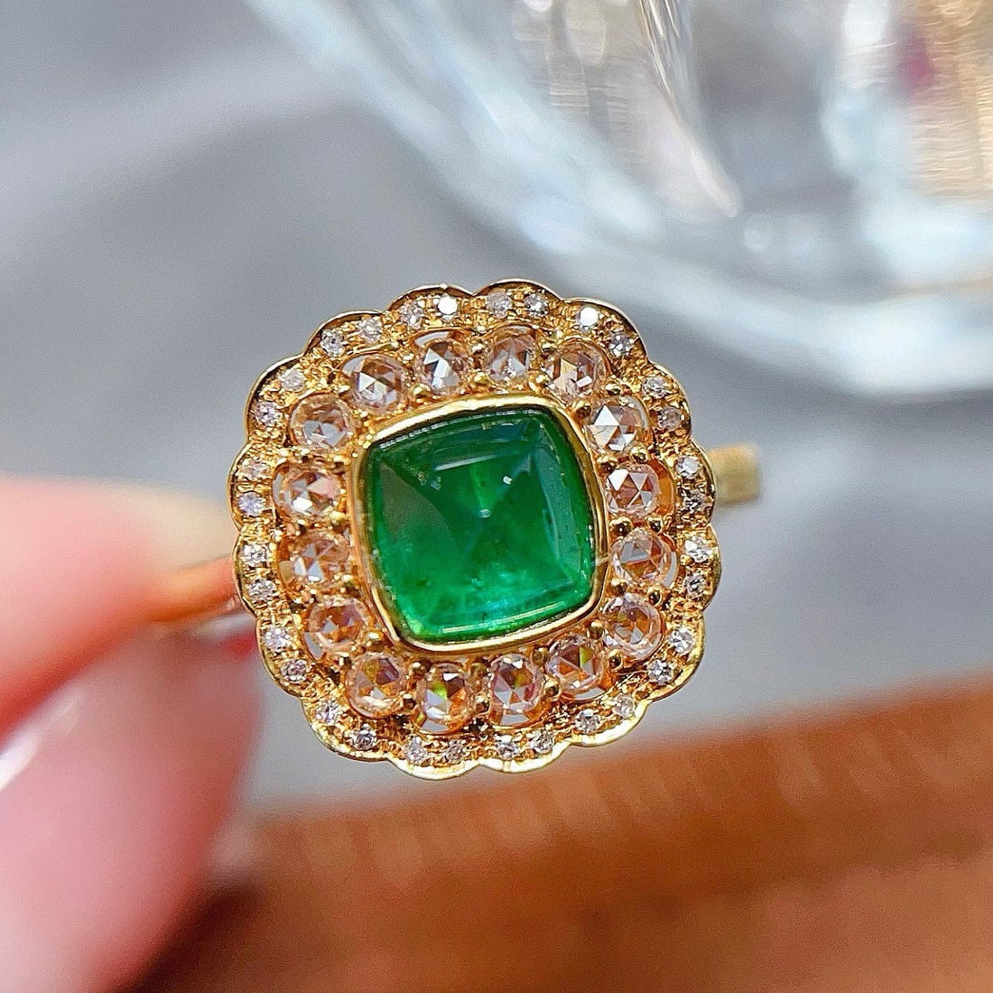 14k Gold 1 Ct Vivid Green Natural Emerald & Diamond & Sapphire Ring: Ref:230982371 / / gold content:14k gold / / ring size:7. 25us / / / / main gemstone:emerald / / shape:suger-loaf / / carat weight:1ct / / color:vivid green / / treatment:natural / / / / adjacent