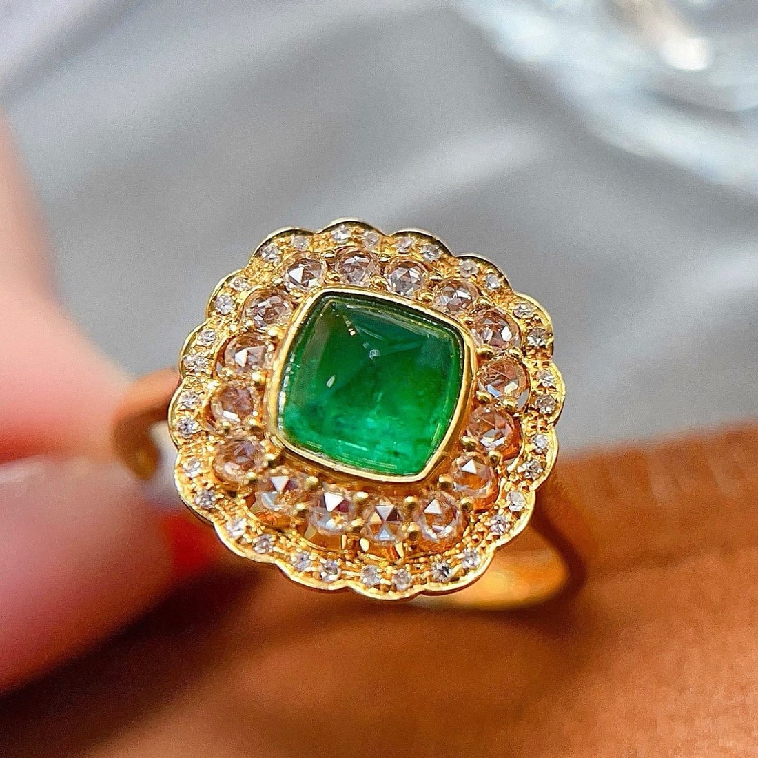 14k Gold 1 Ct Vivid Green Natural Emerald & Diamond & Sapphire Ring - 4