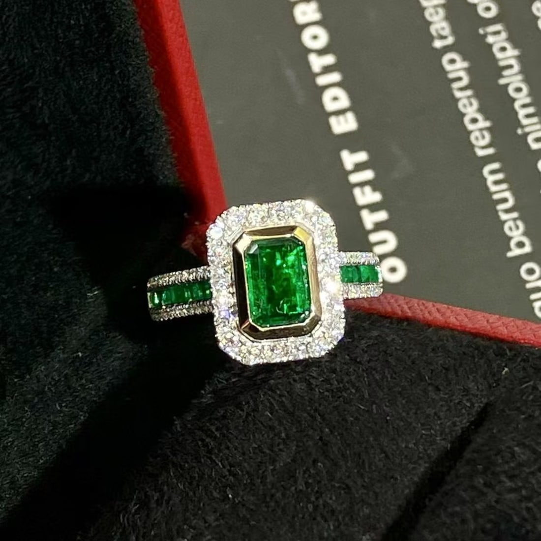 14k Gold 1.57 Ctw Vivid Green Natural Emerald & Diamond Ring: Ref:230982374 / / gold content:14k gold / / ring size:7. 25us / / / / main gemstone:emerald / / shape:octagonal / / carat weight:1. 04ct / / color:vivid green / / treatment:natural / / / / adjacent