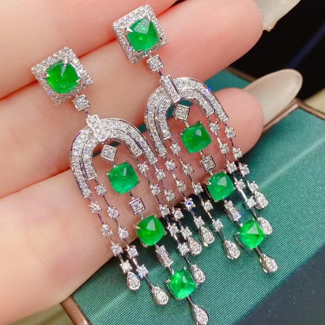 14k Gold 4.46 Ctw Vivid Green Natural Emerald & Diamond Earrings: Ref:230982375 / / gold content:14k gold / / main gemstone:emerald / / shape:suger-loaf / / carat weight:3. 44ct / / color:vivid green / / treatment:natural / / / / adjacent gemstone 2 : diamond / / sh