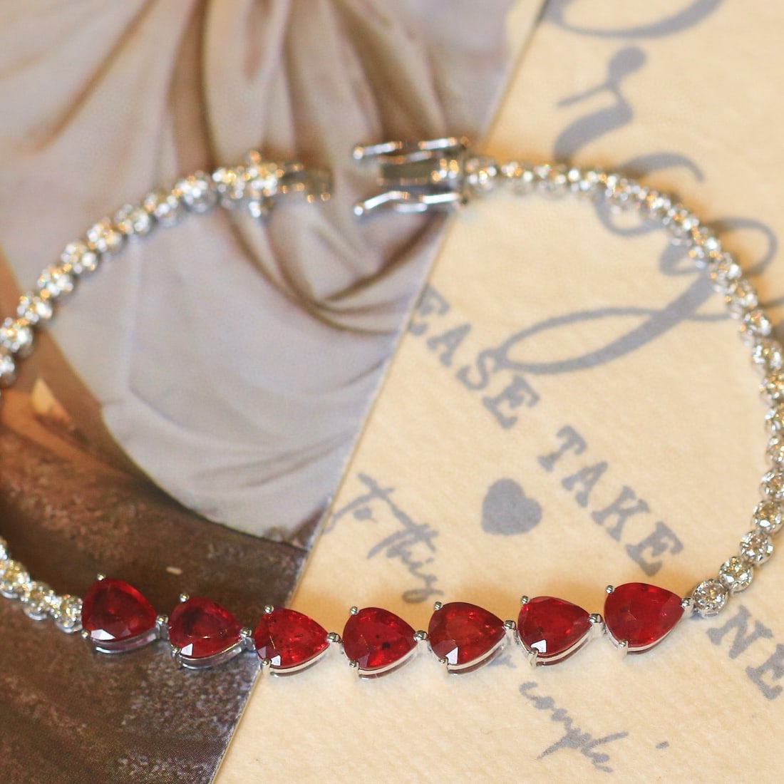 14k Gold 5.64 Ctw Natural Ruby & Diamond Bracelet: Ref:230982379 / / gold content:14k gold / / main gemstone:ruby / / shape:pear / / carat weight:4. 64ct / / color:pigeonblood red / / treatment:natural / / / / adjacent gemstone 2 : diamond / /