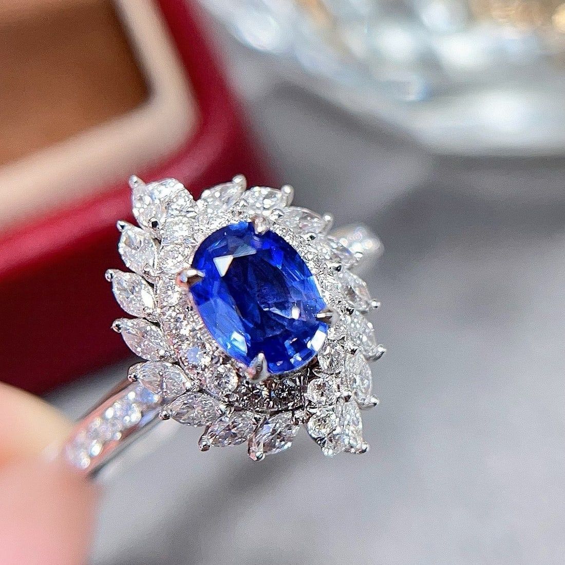 14k Gold 0.8 Ct Natural Sapphire & Diamond Ring: Ref:230982386 / / gold content:14k gold / / ring size:7. 25us / / / / main gemstone:sapphire / / shape:oval / / carat weight:0. 8ct / / color:cornflower blue / / treatment:natural / / / / adjacent