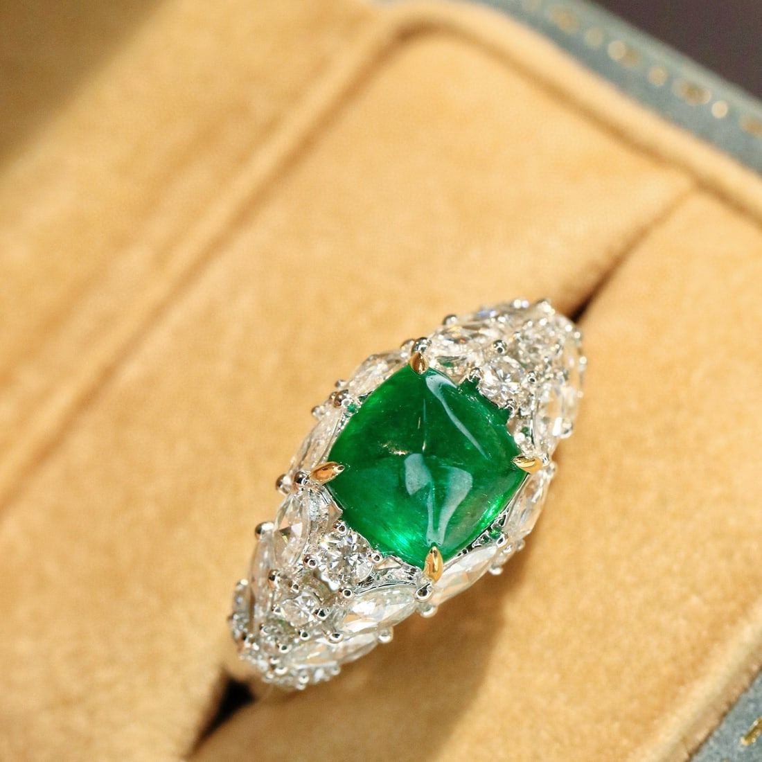 14k Gold 3.24 Ctw Vivid Green Natural Emerald & Diamond Ring - 3