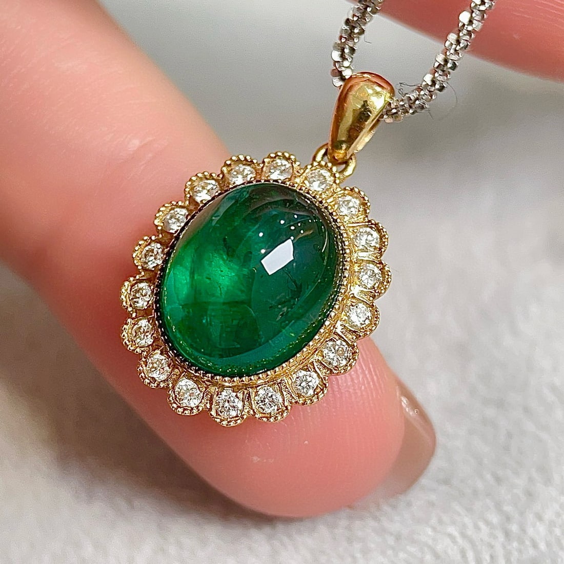 14k Gold 5.50 Ctw Vivid Green Natural Emerald & Diamond Pendant( Without Chain ) - 2