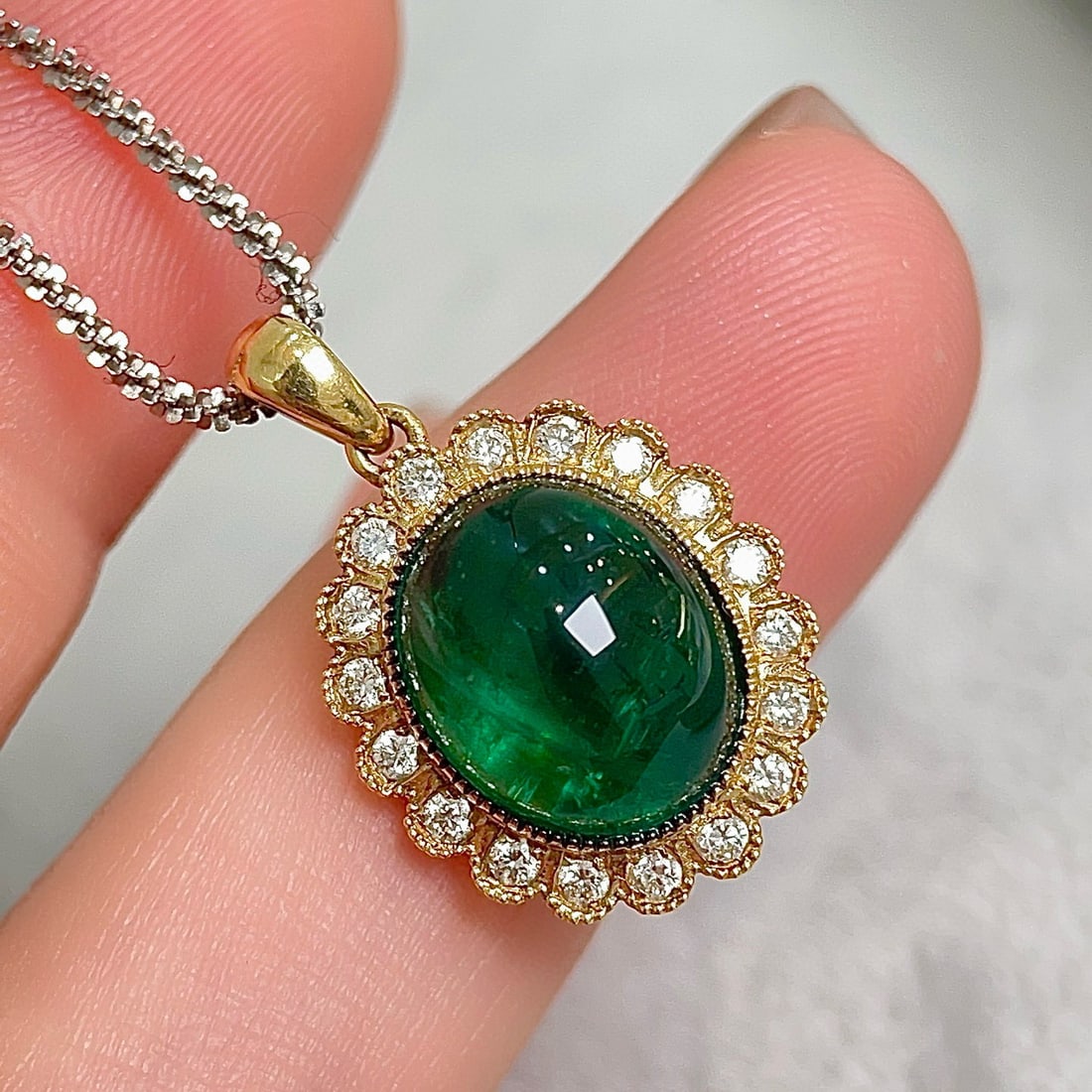 14k Gold 5.50 Ctw Vivid Green Natural Emerald & Diamond Pendant( Without Chain ) - 3