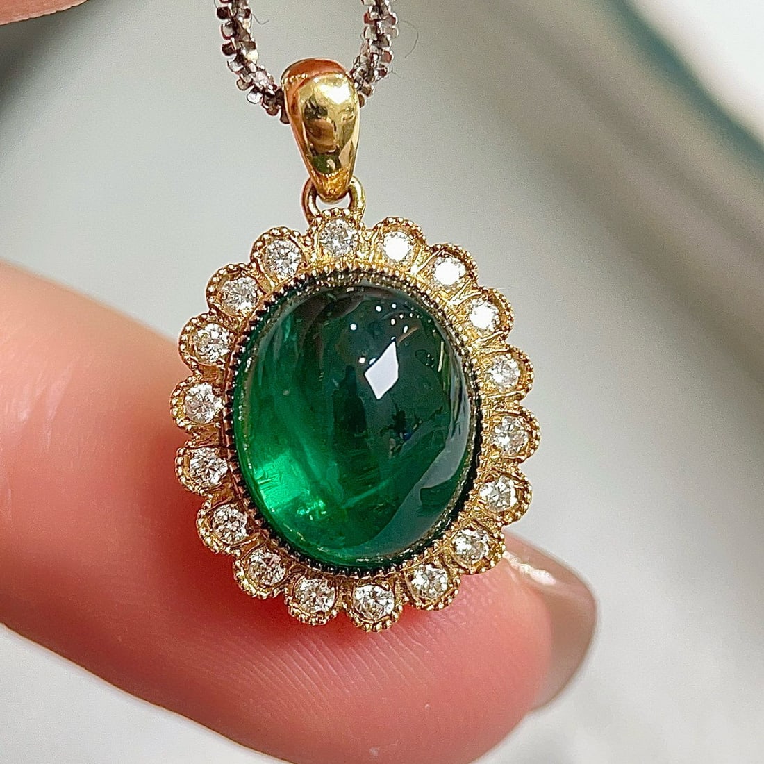 14k Gold 5.50 Ctw Vivid Green Natural Emerald & Diamond Pendant( Without Chain ) - 5
