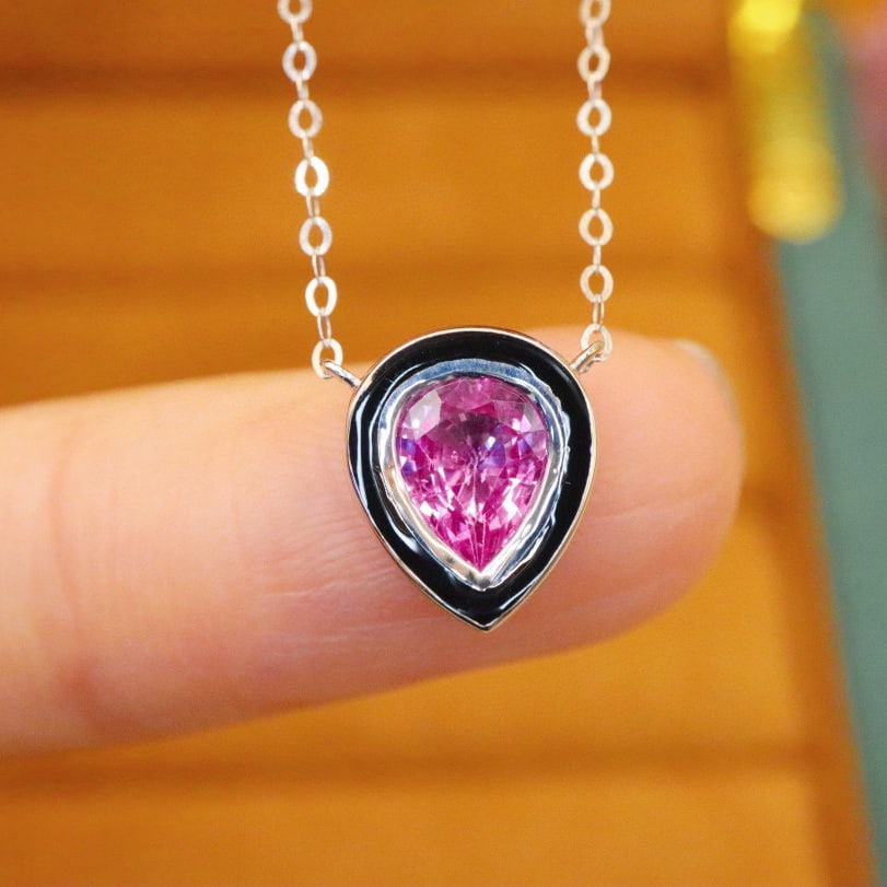 14k Gold 0.83 Ct Natural Padparadscha Sapphire Necklace: Ref:230982405 / / gold content:14k gold / / main gemstone:padparadscha sapphire / / shape:pear / / carat weight:0. 83ct / / color:orangish pink / / treatment:natural / / Condition: New High Estimate: