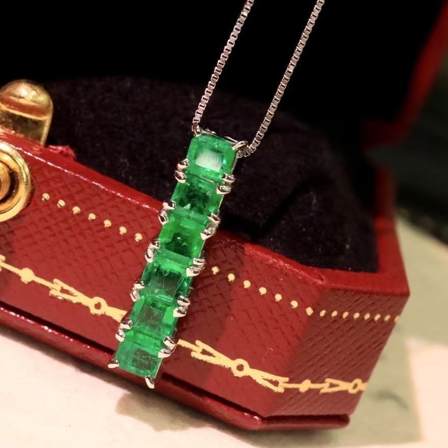 14k Gold 1.06 Ct Vivid Green Natural Emerald Pendant( Without Chain ) - 4