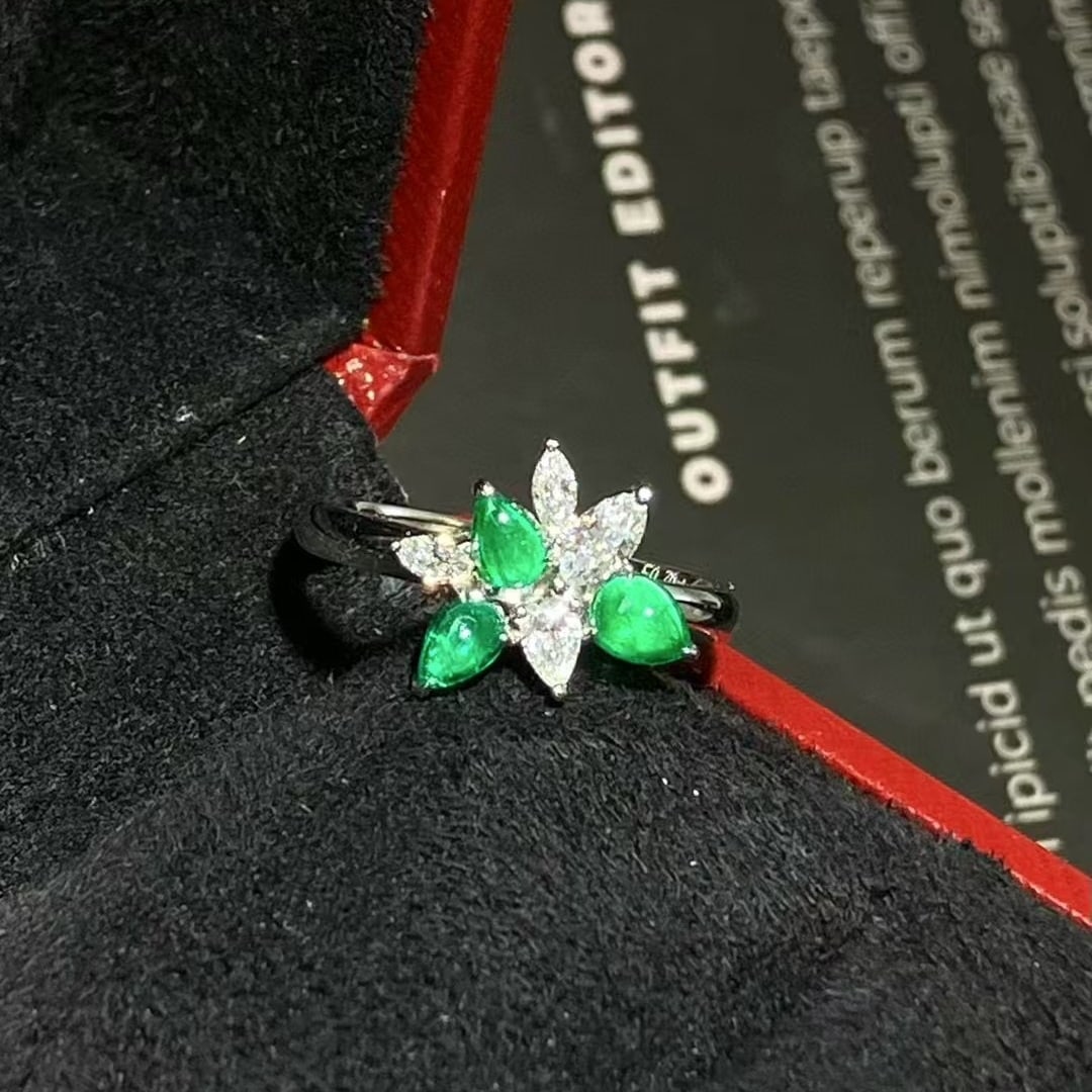 14k Gold 1.09 Ctw Vivid Green Natural Emerald & Diamond Ring: Ref:230982414 / / gold content:14k gold / / ring size:7. 25us / / / / main gemstone:emerald / / shape:pear / / carat weight:0. 77ct / / color:vivid green / / treatment:natural / / / / adjacent