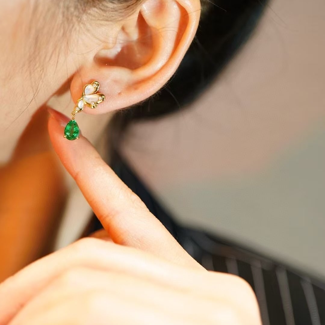 14k Gold 0.3 Ct Vivid Green Natural Emerald & Diamond Earrings - 4