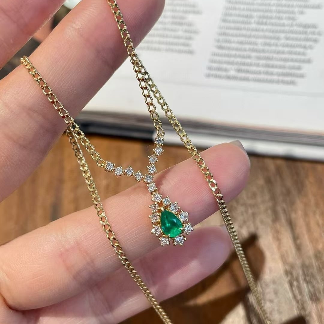 14k Gold 0.40 Ct Vivid Green Natural Emerald & Diamond Necklace: Ref:230982416 / / gold content:14k gold / / main gemstone:emerald / / shape:pear / / carat weight:0. 40ct / / color:vivid green / / treatment:natural / / / / adjacent gemstone 2 : diamond / /