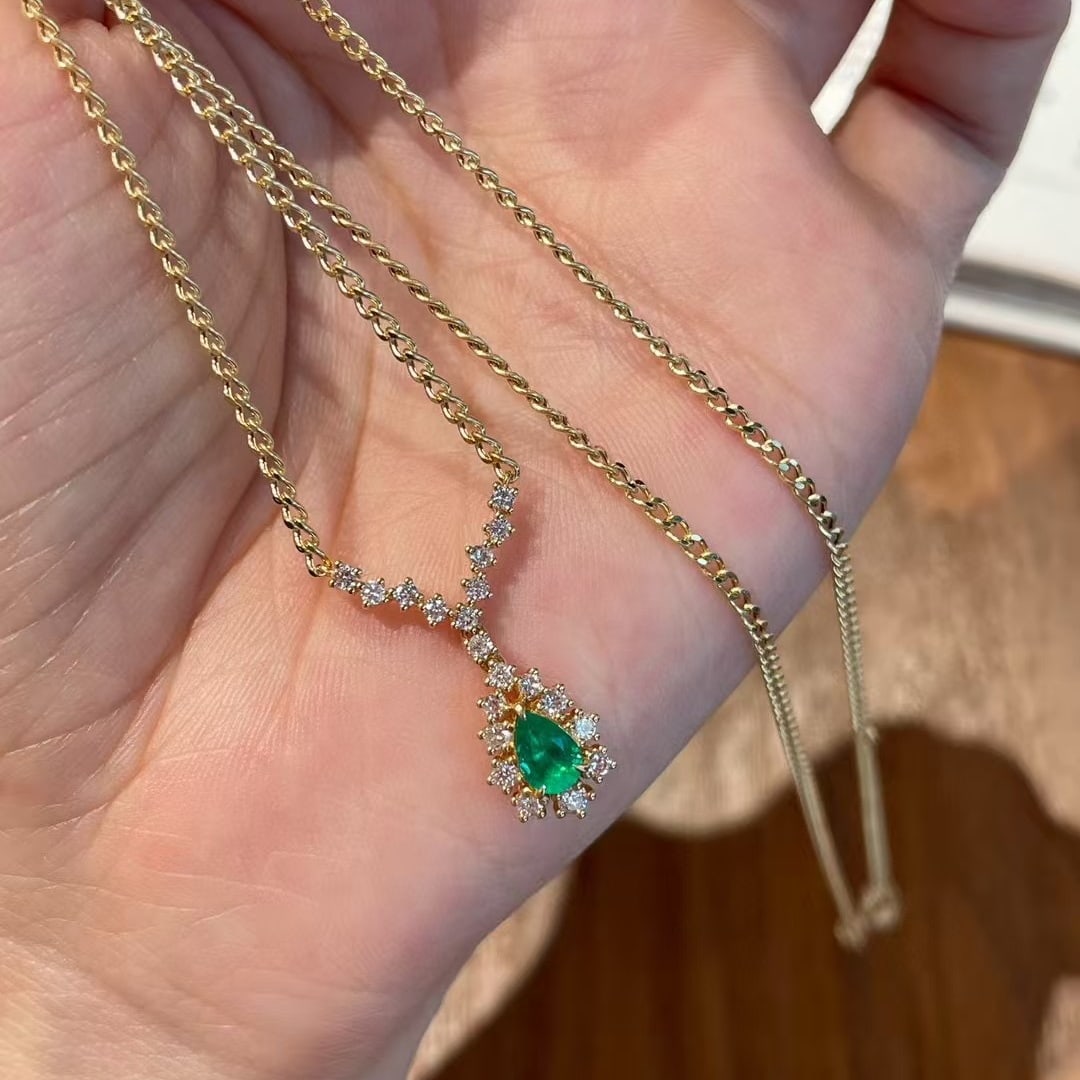 14k Gold 0.40 Ct Vivid Green Natural Emerald & Diamond Necklace - 2