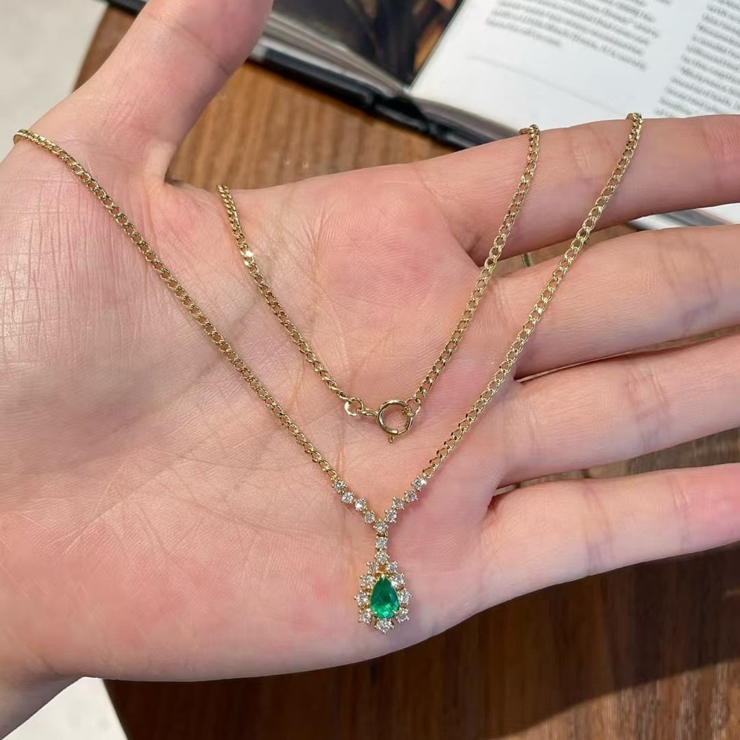 14k Gold 0.40 Ct Vivid Green Natural Emerald & Diamond Necklace - 4