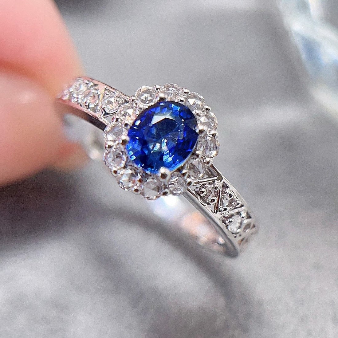 14k Gold 0.5 Ct Natural Sapphire & Sapphire Ring - 3