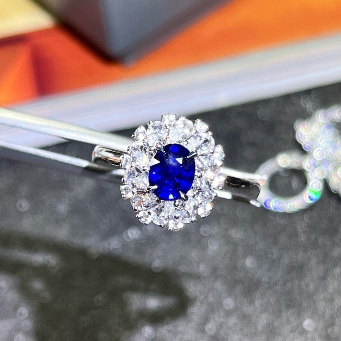 14k Gold 0.84 Ct Natural Sapphire & Sapphire Ring: Ref:230982422 / / gold content:14k gold / / ring size:7. 25us / / / / main gemstone:sapphire / / shape:oval / / carat weight:0. 84ct / / color:royal blue / / treatment:natural / / / / adjacent