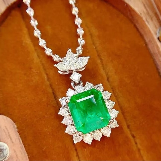 14k Gold 2.59 Ct Vivid Green Natural Emerald & Diamond Pendant( Without Chain ): Ref:230982425 / / gold content:14k gold / / main gemstone:emerald / / shape:octagonal / / carat weight:2. 59ct / / color:vivid green / / treatment:natural / / / / adjacent gemstone 2 : diamond / /