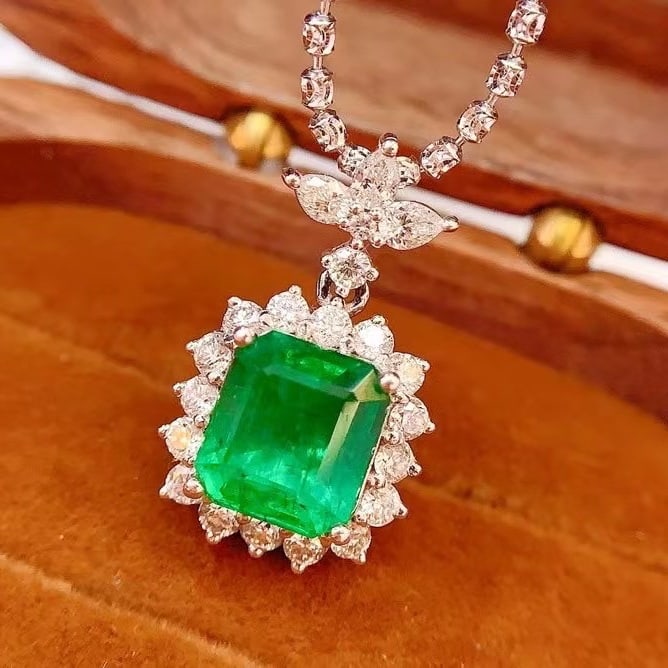 14k Gold 2.59 Ct Vivid Green Natural Emerald & Diamond Pendant( Without Chain ) - 3