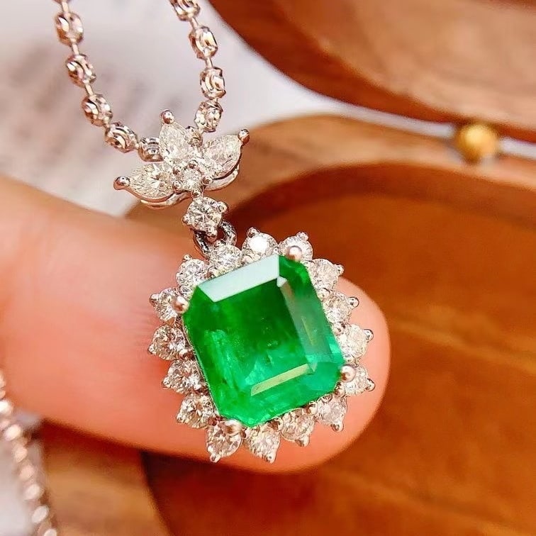 14k Gold 2.59 Ct Vivid Green Natural Emerald & Diamond Pendant( Without Chain ) - 4