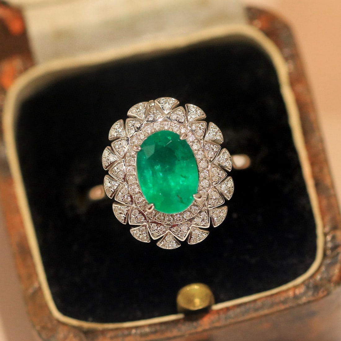 14k Gold 2.23 Ctw Natural Emerald & Diamond Ring/pendant( Without Chain ): Ref:230982427 / / gold content:14k gold / / ring size:7. 25us / / / / main gemstone:emerald / / shape:oval / / carat weight:1. 9ct / / color:green / / treatment:natural / / / / adjacent gemstone 2 :