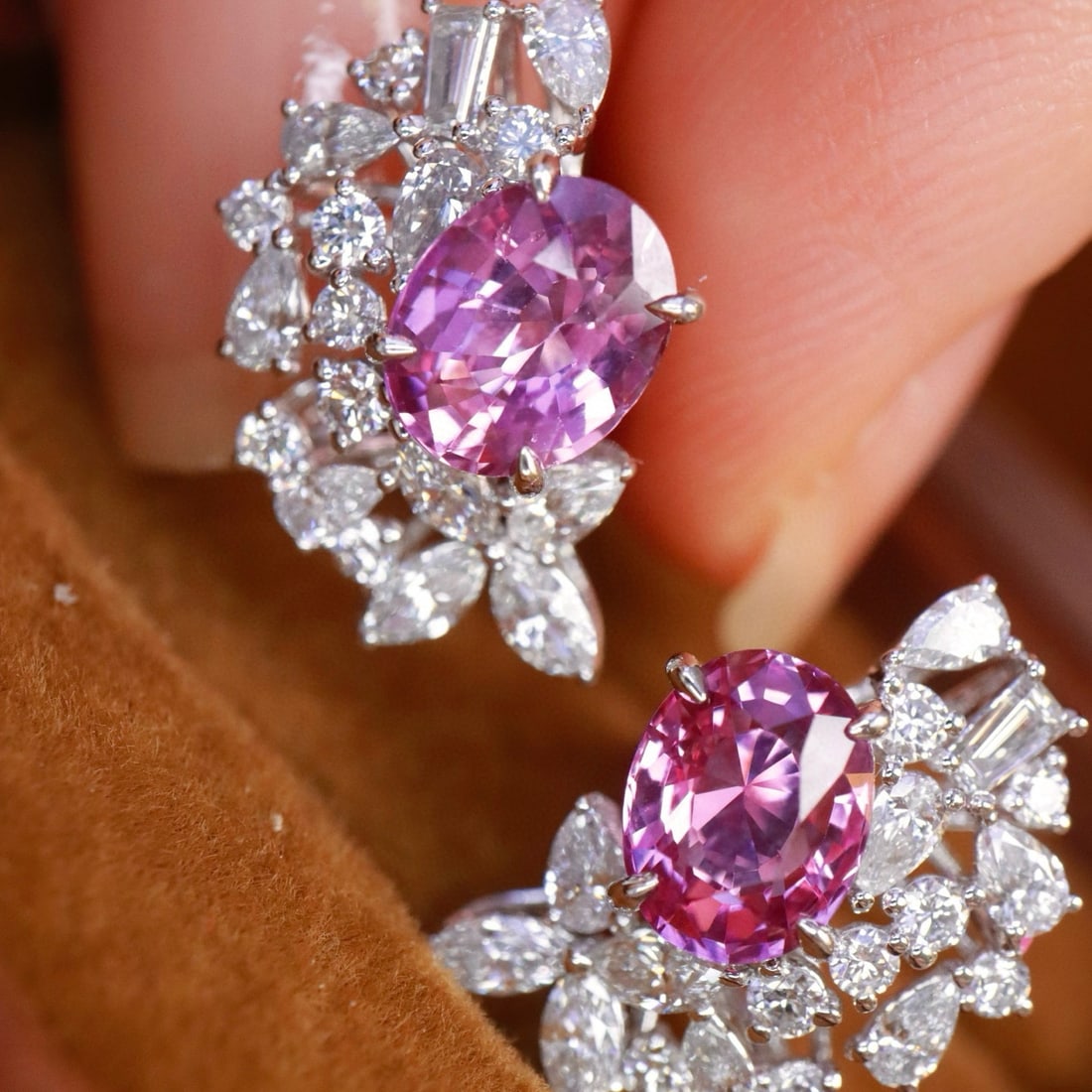 14k Gold 3.09 Ctw Natural Padparadscha Sapphire & Diamond Earrings: Ref:230982432 / / gold content:14k gold / / main gemstone:padparadscha sapphire / / shape:oval / / carat weight:2. 03ct / / color:orangish pink / / treatment:natural / / / / adjacent gemstone 2 :