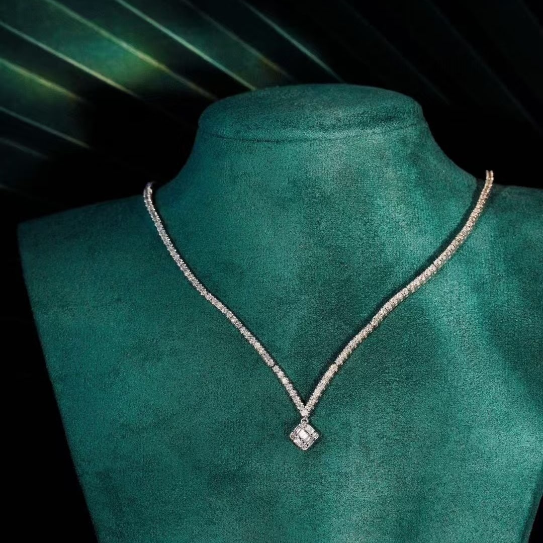 14k Gold 2 Ct Natural H Diamond Necklace: Ref:230982438 / / gold content:14k gold / / main gemstone:diamond / / shape:multiply / / carat weight:2ct / / clarity grade:vs-si / / color:h / / treatment:natural / / Condition: New Low Estimate: