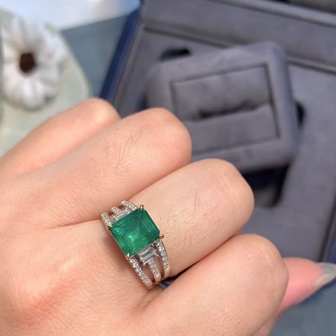 14k Gold 2.76 Ctw Vivid Green Natural Emerald & Diamond Ring - 2