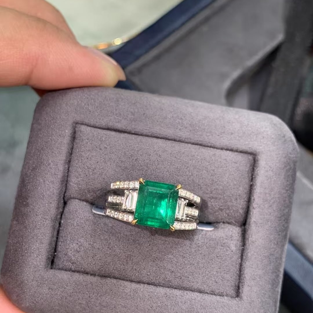 14k Gold 2.76 Ctw Vivid Green Natural Emerald & Diamond Ring - 3