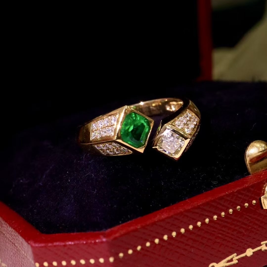 14k Gold 0.75 Ctw Vivid Green Natural Emerald & Diamond Ring: Ref:230982446 / / gold content:14k gold / / ring size:7. 25us / / / / main gemstone:emerald / / shape:octagonal / / carat weight:0. 47ct / / color:vivid green / / treatment:natural / / / / adjacent