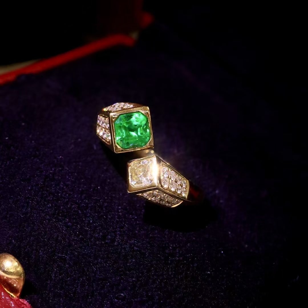 14k Gold 0.75 Ctw Vivid Green Natural Emerald & Diamond Ring - 2