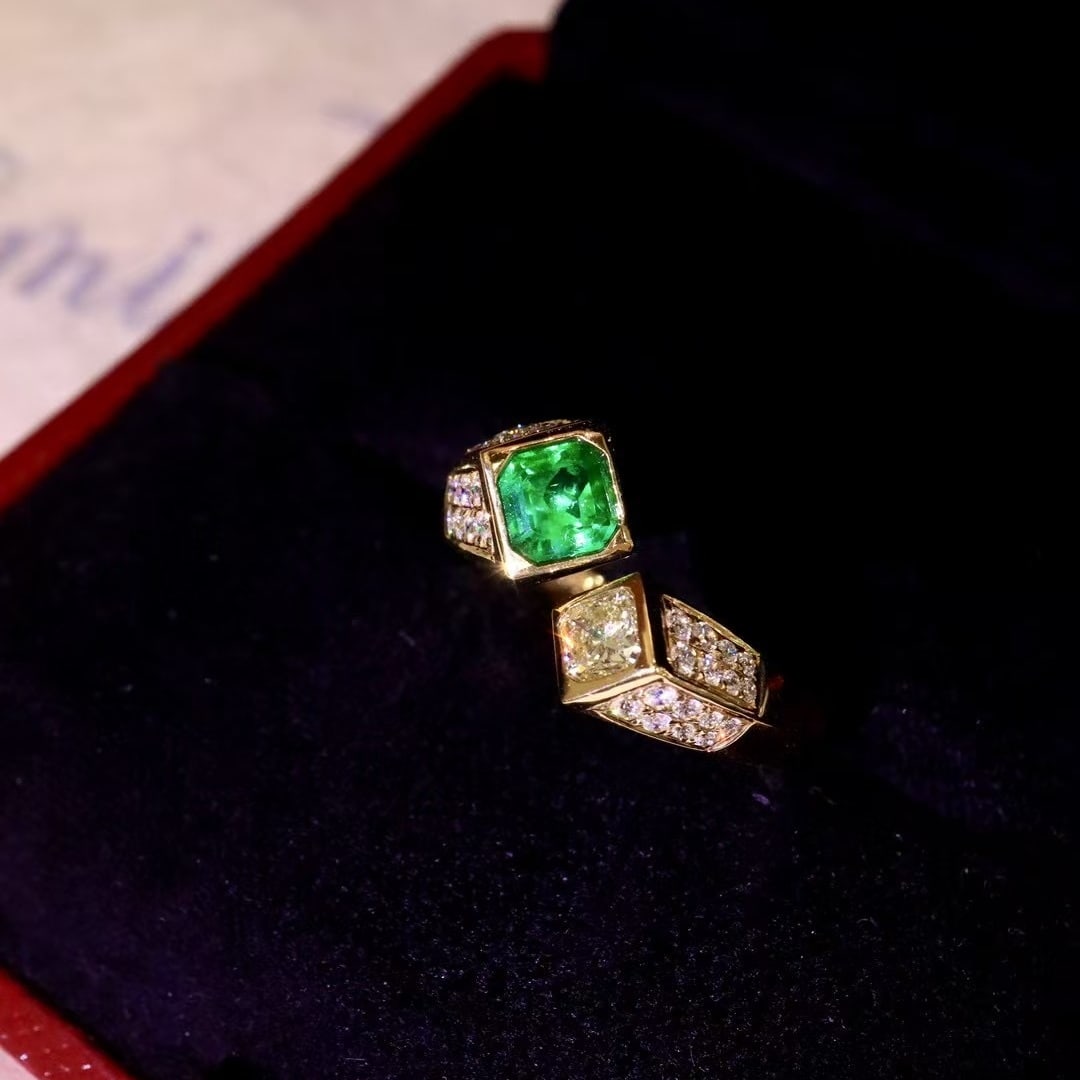 14k Gold 0.75 Ctw Vivid Green Natural Emerald & Diamond Ring - 4