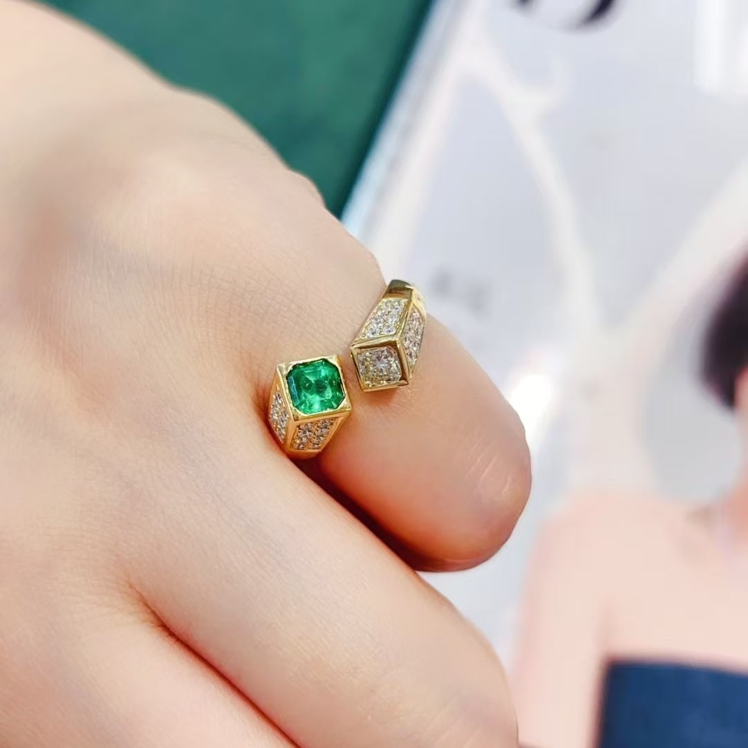 14k Gold 0.75 Ctw Vivid Green Natural Emerald & Diamond Ring - 5