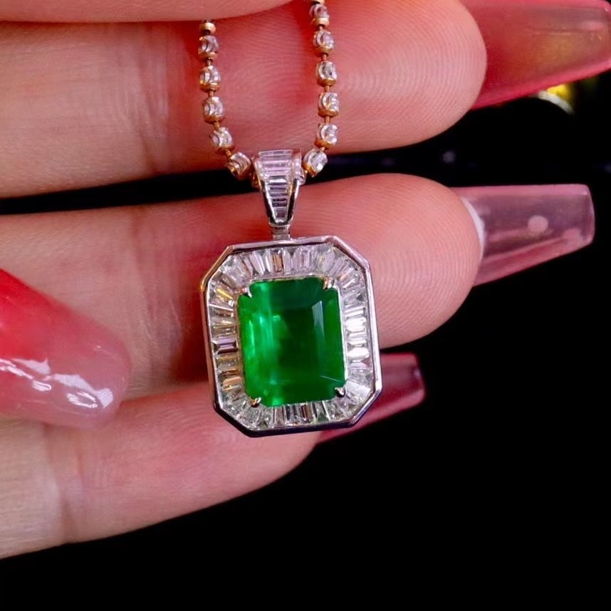 14k Gold 2.39 Ctw Vivid Green Natural Emerald & Diamond Pendant( Without Chain ) - 4