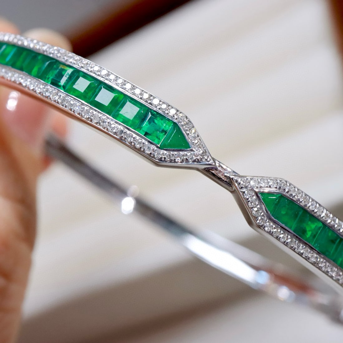 14k Gold 4.62 Ctw Natural Emerald & Diamond Bangle: Ref:230979009 // gold content:14k gold // main gemstone:emerald // shape:square // carat weight:4. 0ct // color:green // treatment:natural // // adjacent gemstone 2 : diamond // shape:round // carat