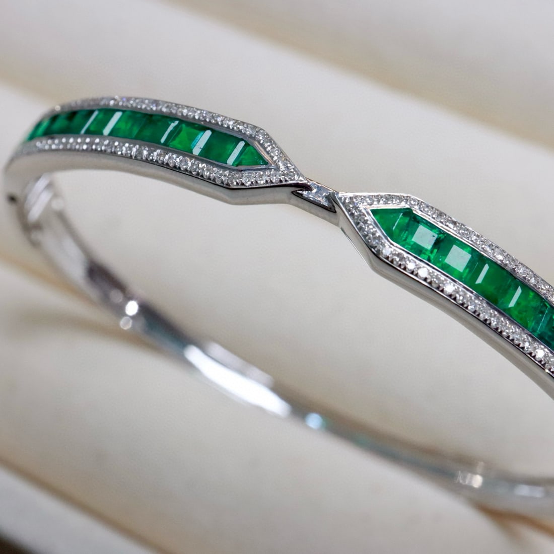 14k Gold 4.62 Ctw Natural Emerald & Diamond Bangle - 3