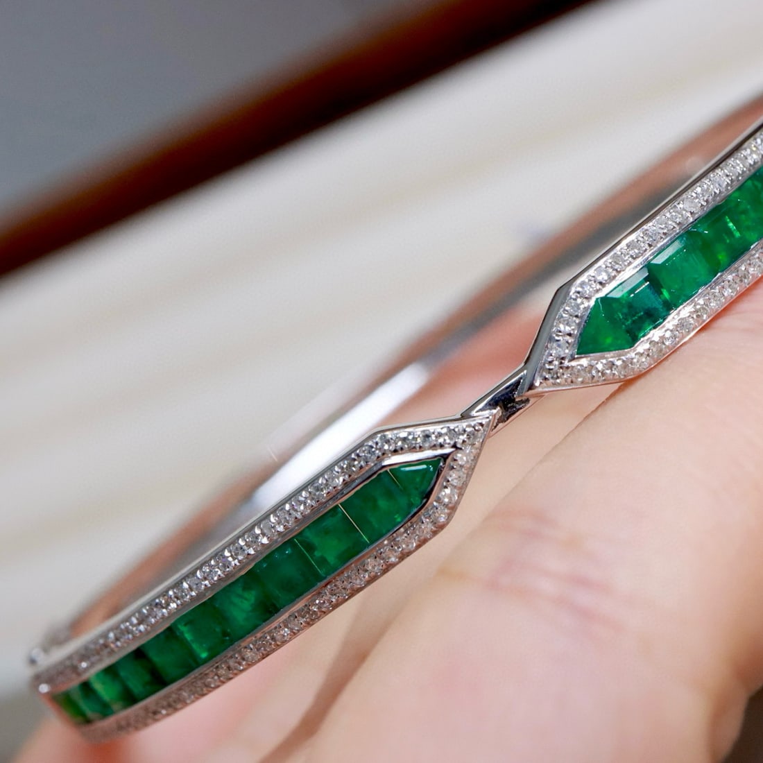 14k Gold 4.62 Ctw Natural Emerald & Diamond Bangle - 5