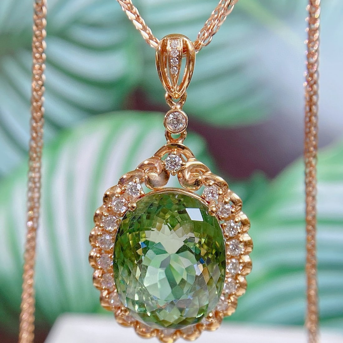 14k Gold 18.28 Ctw Natural Tourmaline & Diamond Pendant( Without Chain ): Ref:230979017 // gold content:14k gold // main gemstone:tourmaline // shape:oval // carat weight:17. 61ct // color:green // treatment:natural // // adjacent gemstone 2 : diamond // shape:round //