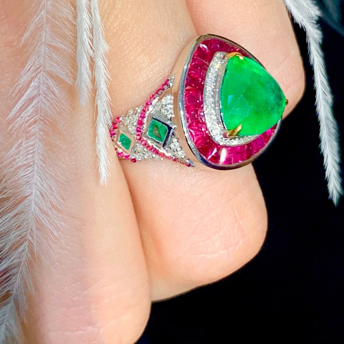 14k Gold 3.3 Ct Vivid Green Natural Emerald & Diamond Ring - 5