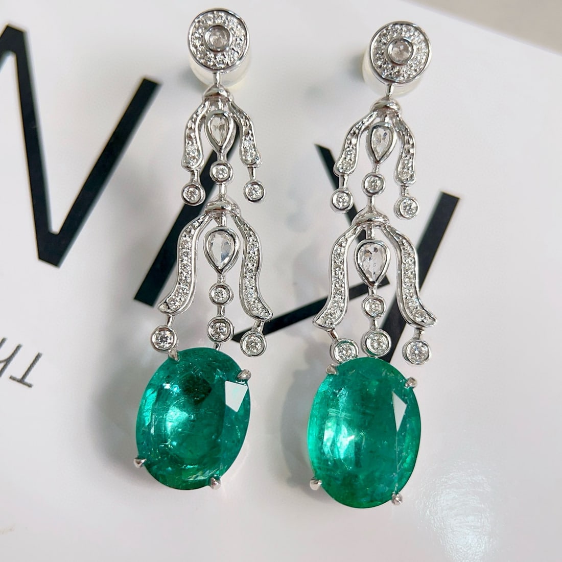 14k Gold 6.12 Ctw Natural Emerald & Diamond Earrings: Ref:230979025 // gold content:14k gold // main gemstone:emerald // shape:oval // carat weight:5. 6ct // color:green // treatment:natural // // adjacent gemstone 2 : diamond // shape:round // carat wei