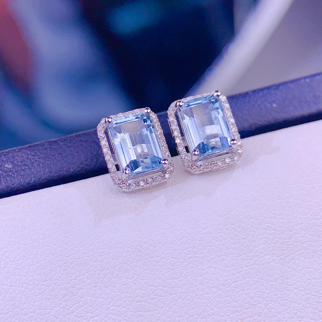 14k Gold 2.8 Ct Natural Aquamarine & Diamond Earrings - 3