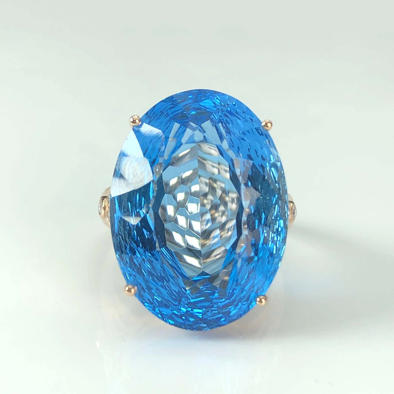 14k Gold 19.5 Ct Natural Topaz & Diamond Ring: Ref:230979037 // gold content:14k gold // ring size:7. 25us // // main gemstone:topaz // shape:oval // carat weight:19. 5ct // color:blue // treatment:natural // // adjacent gemstone 2 : diamond //