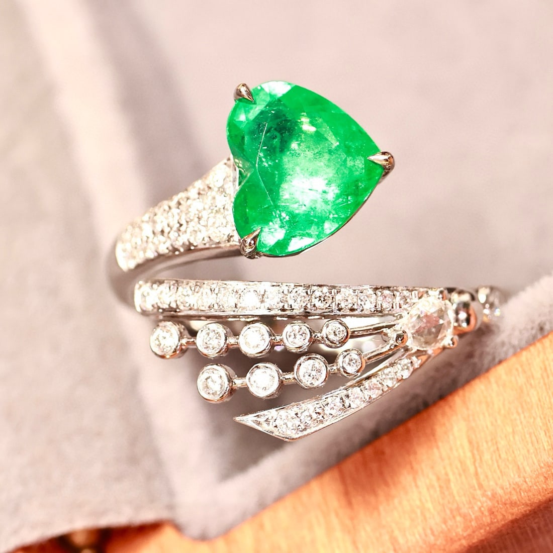 14k Gold 1.49 Ctw Natural Emerald & Diamond Ring - 4