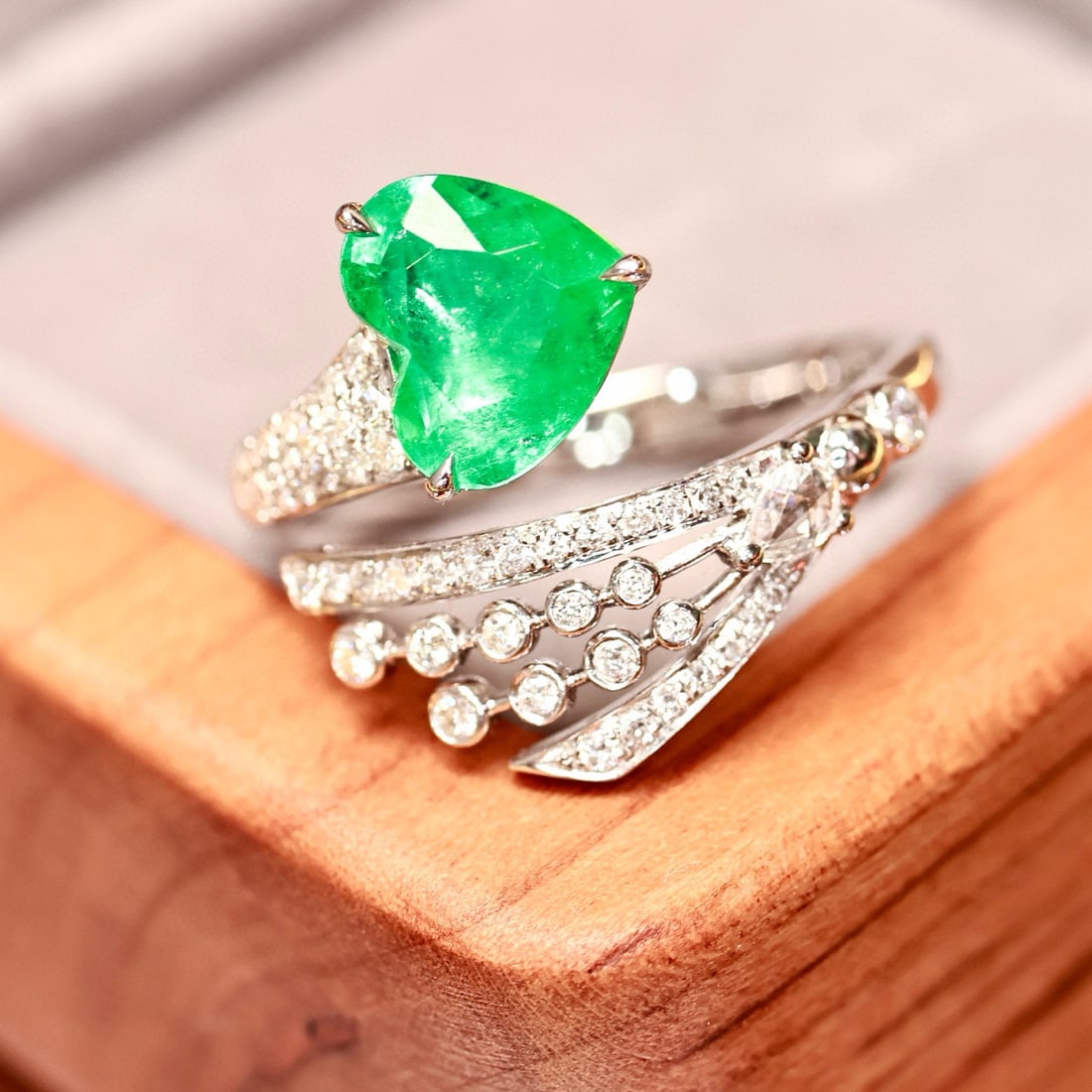 14k Gold 1.49 Ctw Natural Emerald & Diamond Ring - 5