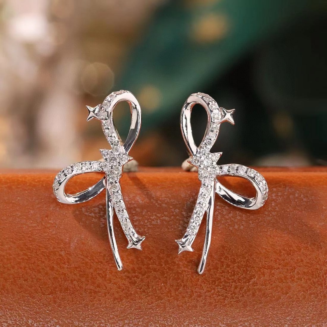 14k Gold 0.22 Ct Natural H Diamond Earrings: Ref:230979052 // gold content:14k gold // main gemstone:diamond // shape:round // carat weight:0. 22ct // clarity grade:vs-si // color:h // treatment:natural // cut grade:g // Low Estimate: 1500