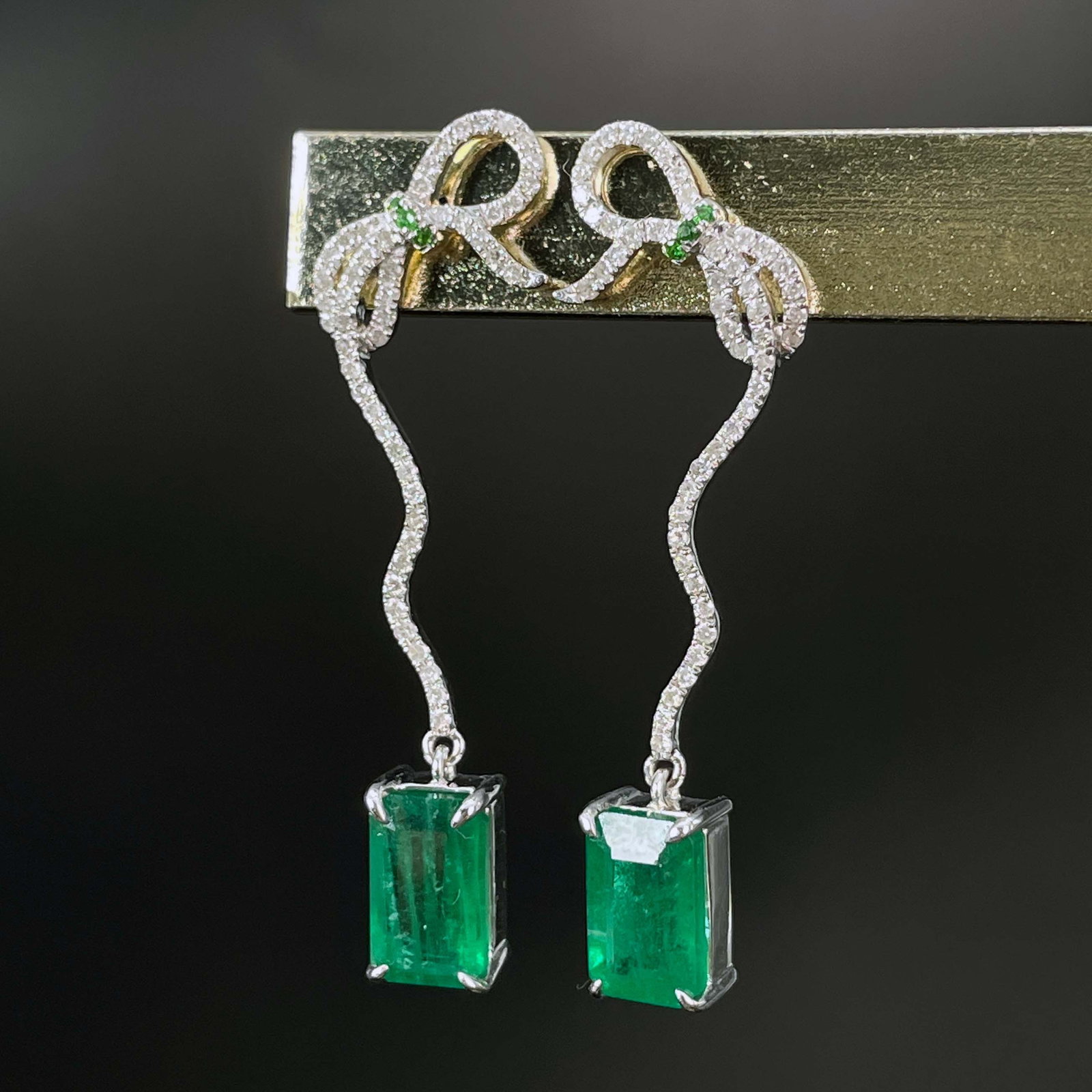 14k Gold 2.84 Ctw Natural Emerald & Diamond Earrings - 3