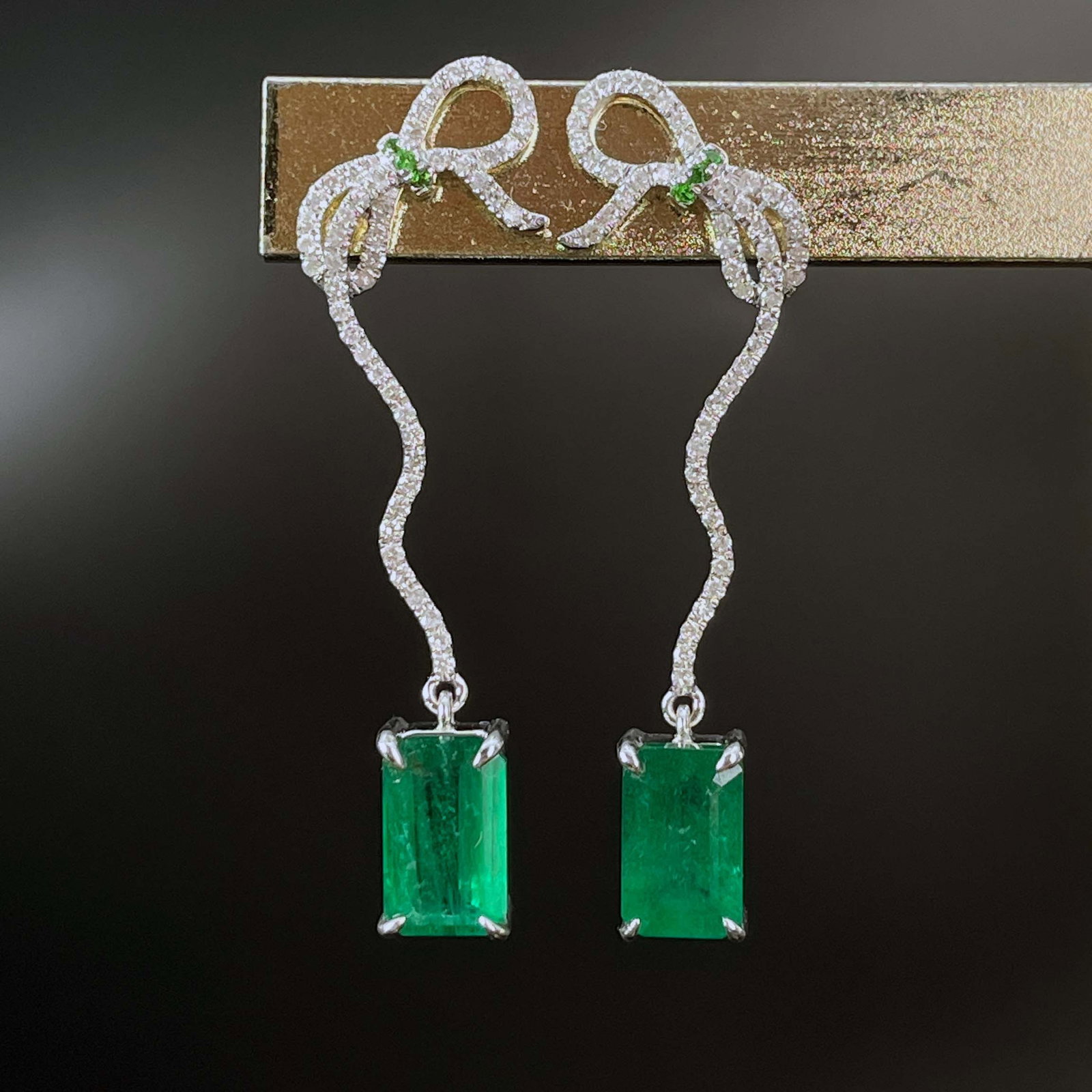 14k Gold 2.84 Ctw Natural Emerald & Diamond Earrings - 5