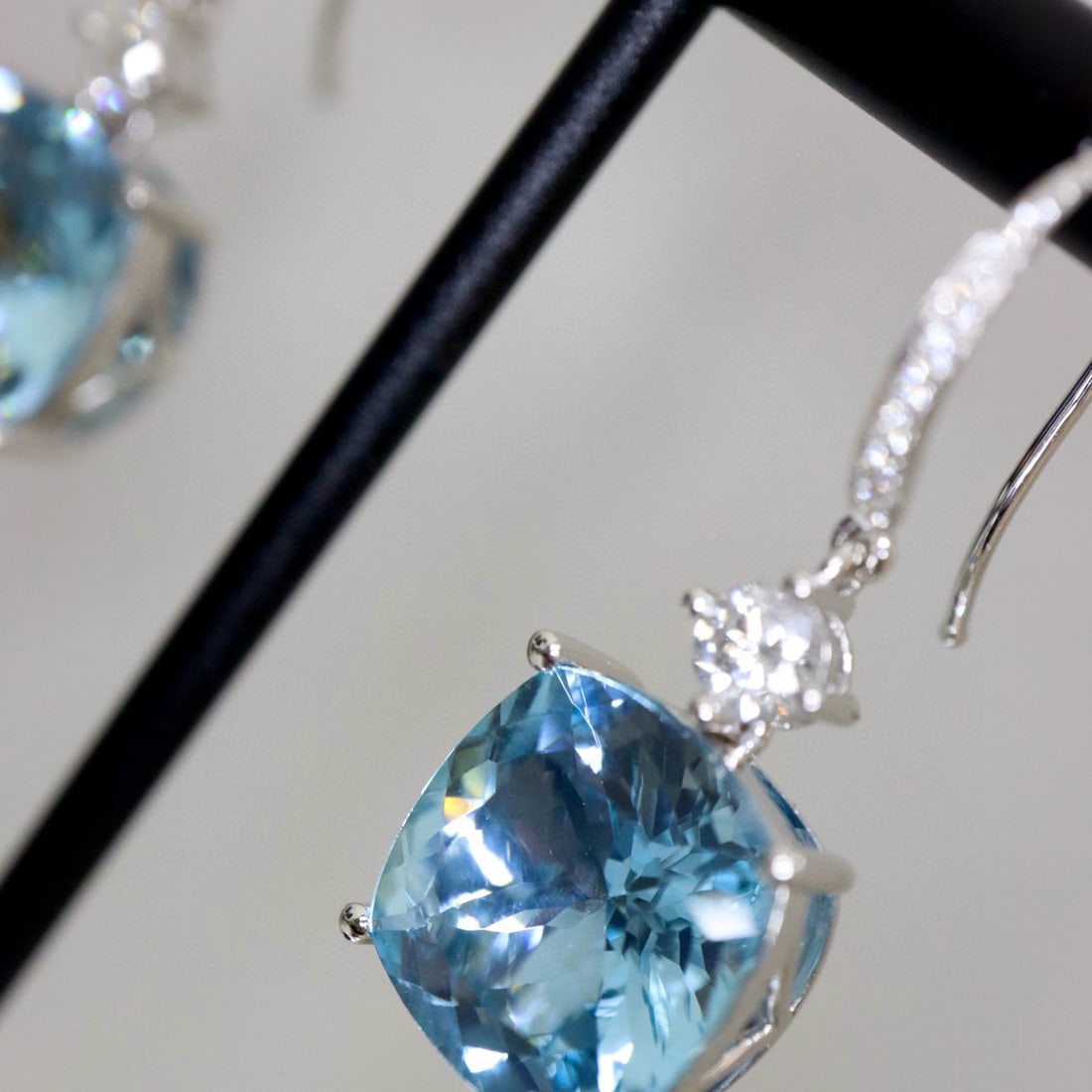 14k Gold 11.66 Ctw Natural Aquamarine & Diamond Earrings - 4