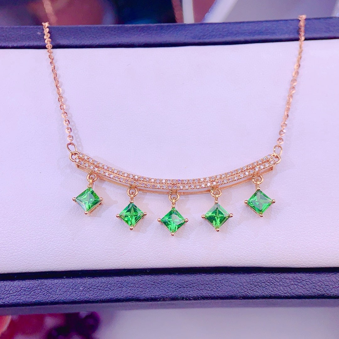 14k Gold 3.0 Ct Natural Tsavorite & Diamond Necklace: Ref:230979076 // gold content:14k gold // main gemstone:tsavorite // shape:princess // carat weight:3. 0ct // color:green // treatment:natural // // adjacent gemstone 2 : diamond // shape:round //